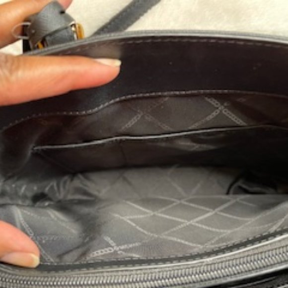 MICHAEL KORS EUC BLACK LEATHER TOTE - Picture 8 of 11